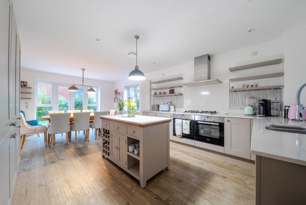 Additional image 2 of 4 bed detached house for saleLonghurst Avenue, Cranleigh GU6