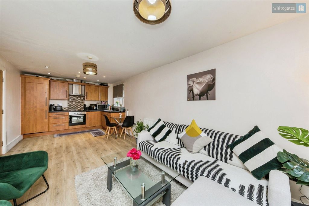 2 bed flat for saleDale Way, Crewe, Cheshire CW1 photo 4