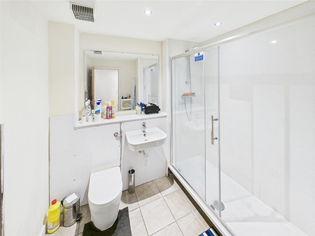 4 bed flat for salePriory Place, City Centre, Coventry CV1 photo 4