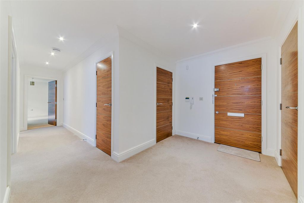 Additional image 13 of 2 bed flat for saleOutwood Lane, Chipstead CR5