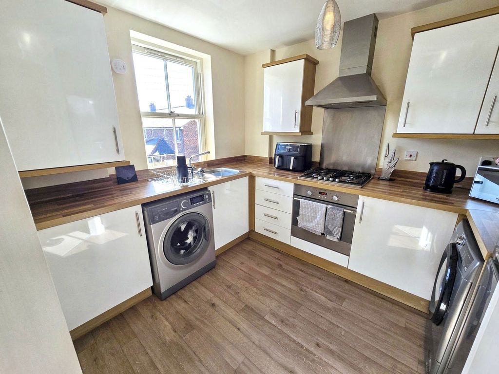 2 bed flat for saleHexham NE46 photo 4