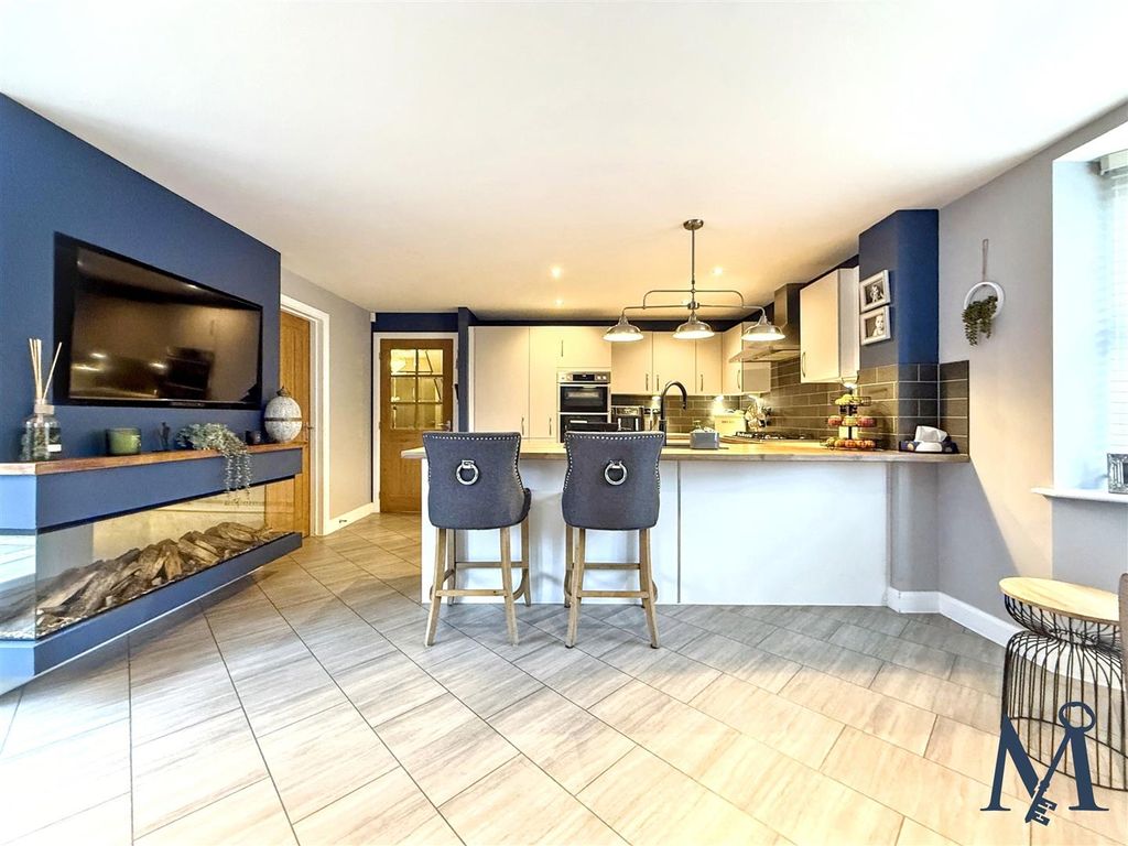 Additional image 6 of 5 bed property for salePrimrose Drive, Coalville LE67