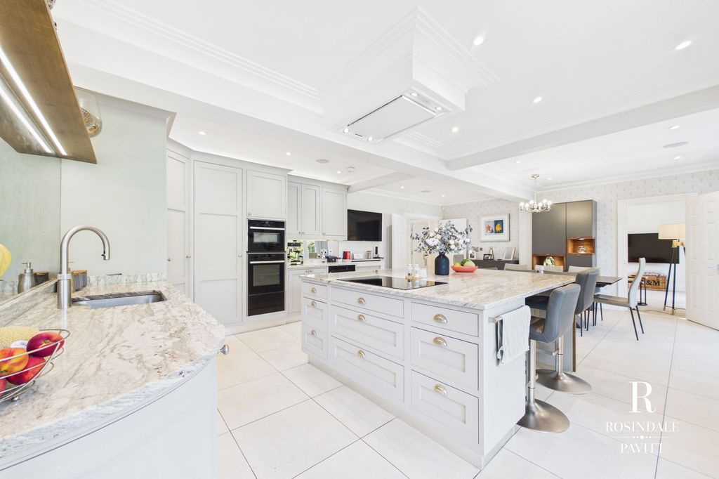 Additional image 4 of 5 bed detached house for saleHow Lane, Chipstead CR5