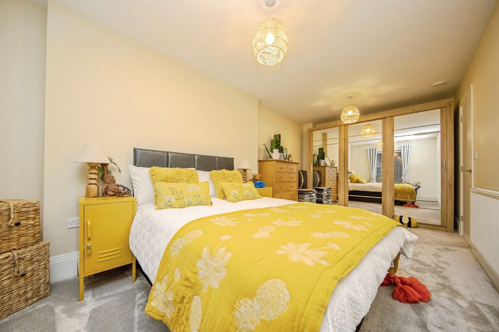 Additional image 13 of 2 bed flat for saleBergholt Road, Colchester CO4