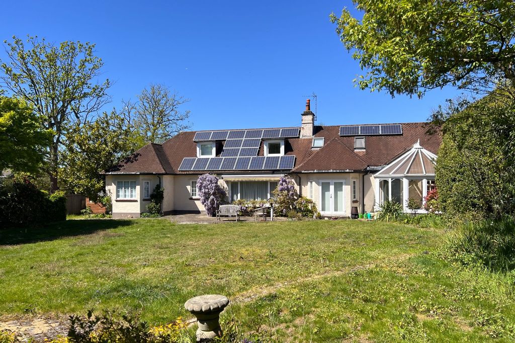 4 bed detached house for saleThe Ridgeway, Cranleigh GU6 photo 4