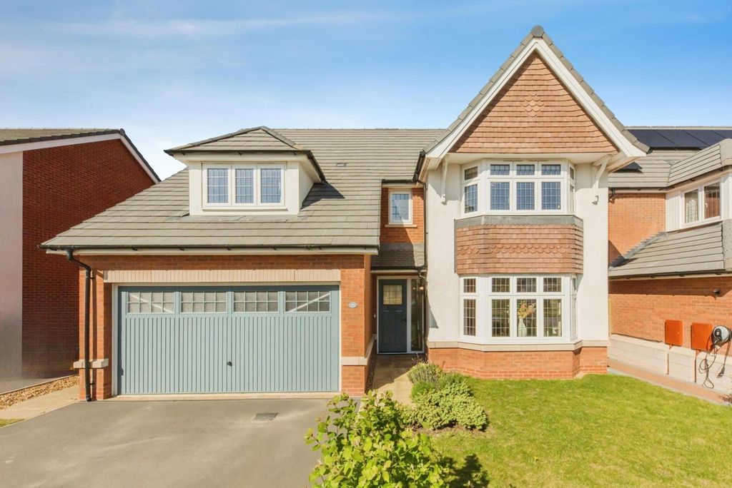 5 bed detached house for saleFrank Kearton Avenue, Congleton, Cheshire CW12