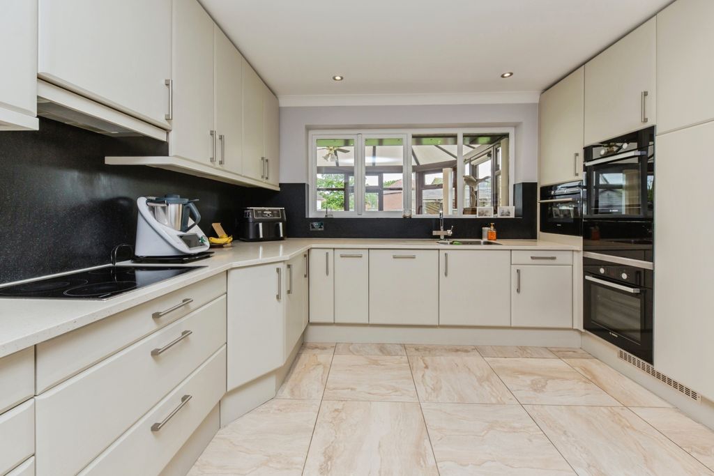 Additional image 7 of 6 bed detached house for saleSydney Road, Crewe CW1