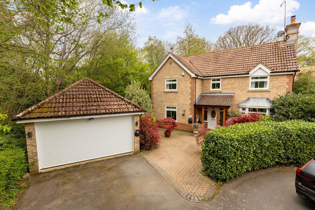 4 bed detached house for saleNelson Close, Maidenbower RH10