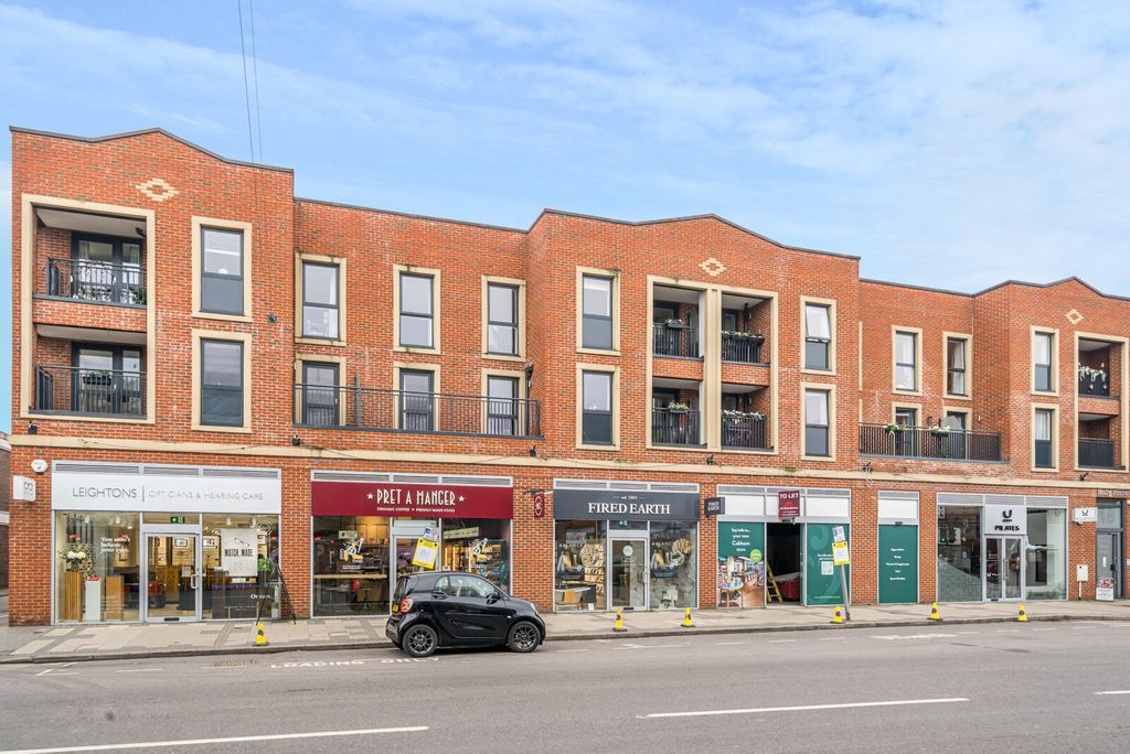 1 bed flat for saleHigh Street, Cobham KT11