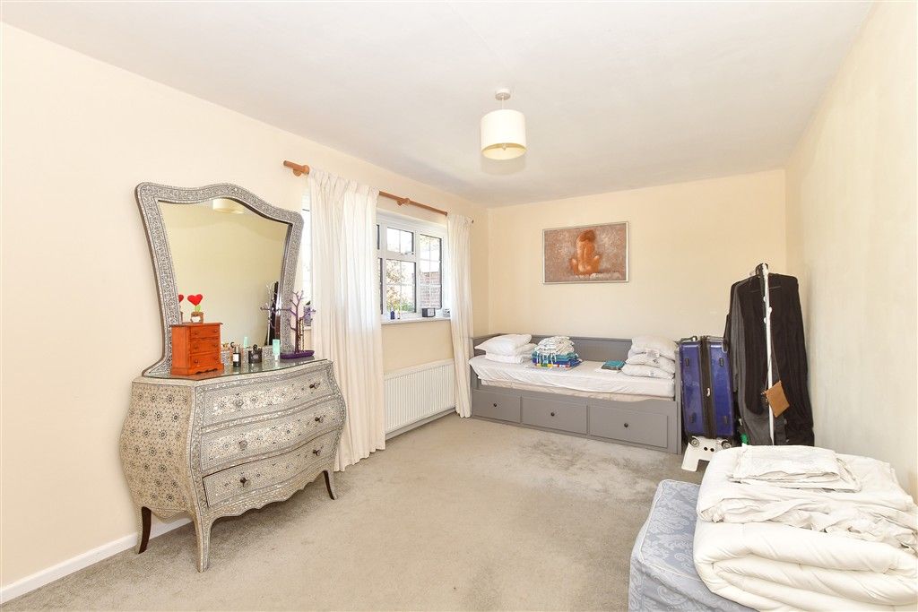2 bed maisonette for saleSt. James's Place, Cranleigh, Surrey GU6