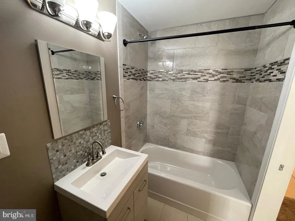 Additional image 10 of 532 8th Street SE Unit 2, Washington, DC 20003