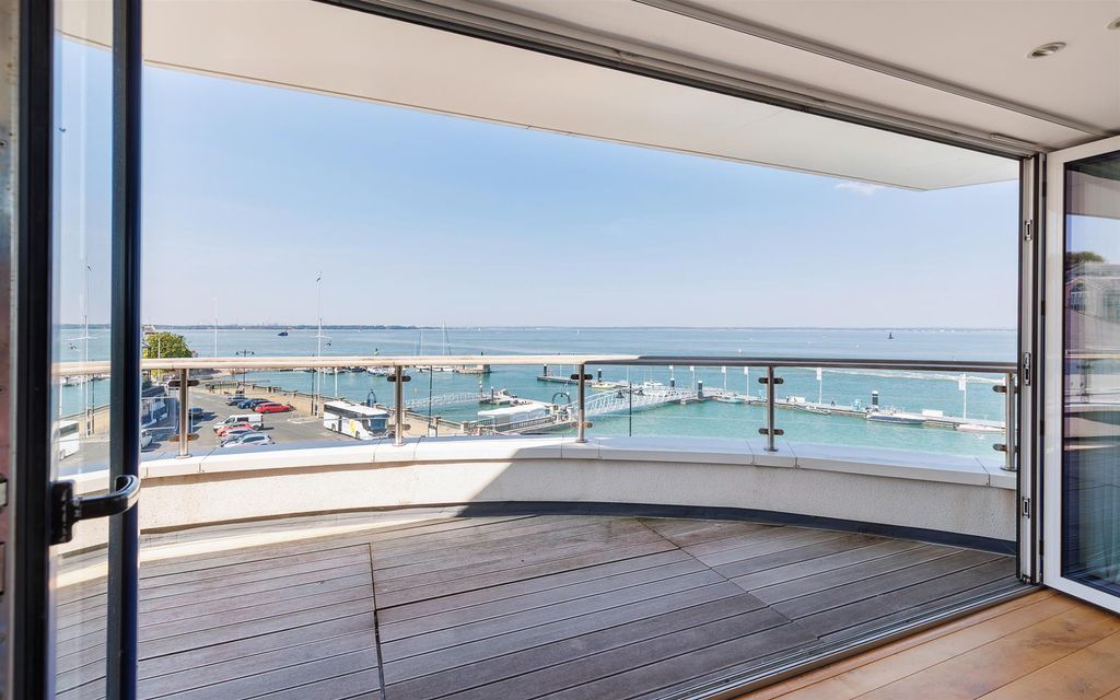 Additional image 12 of 2 bed flat for saleCowes, Isle Of Wight PO31