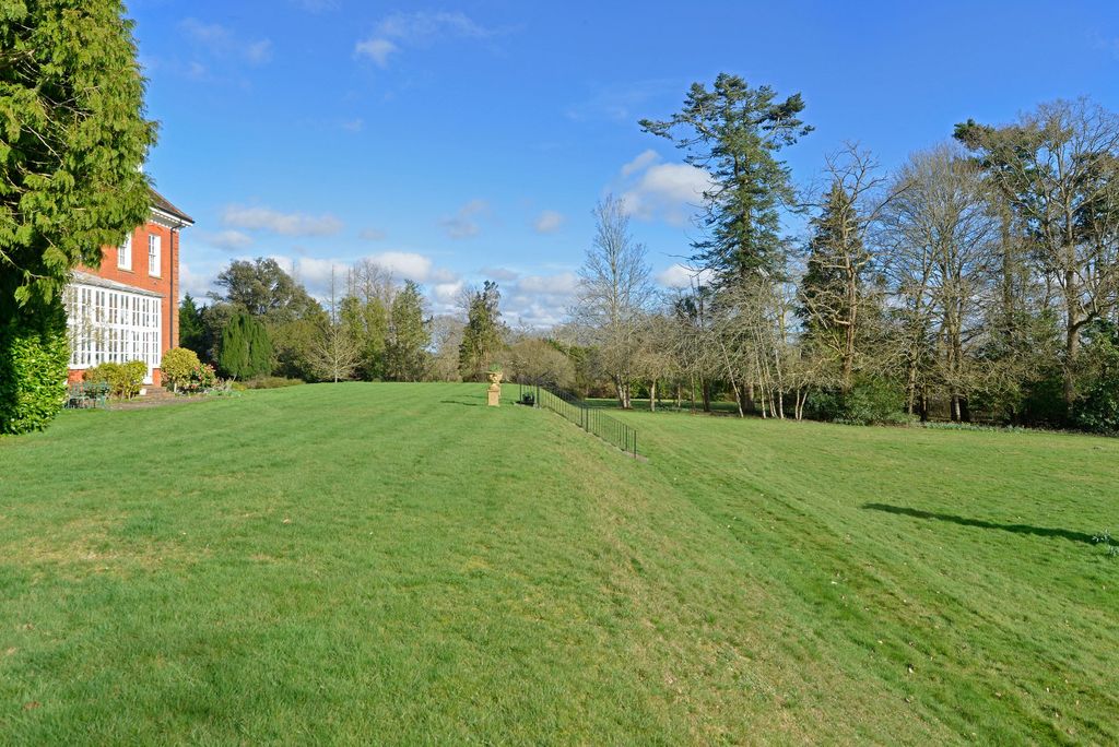 Additional image 18 of 2 bed flat for saleElmbridge Road, Cranleigh GU6