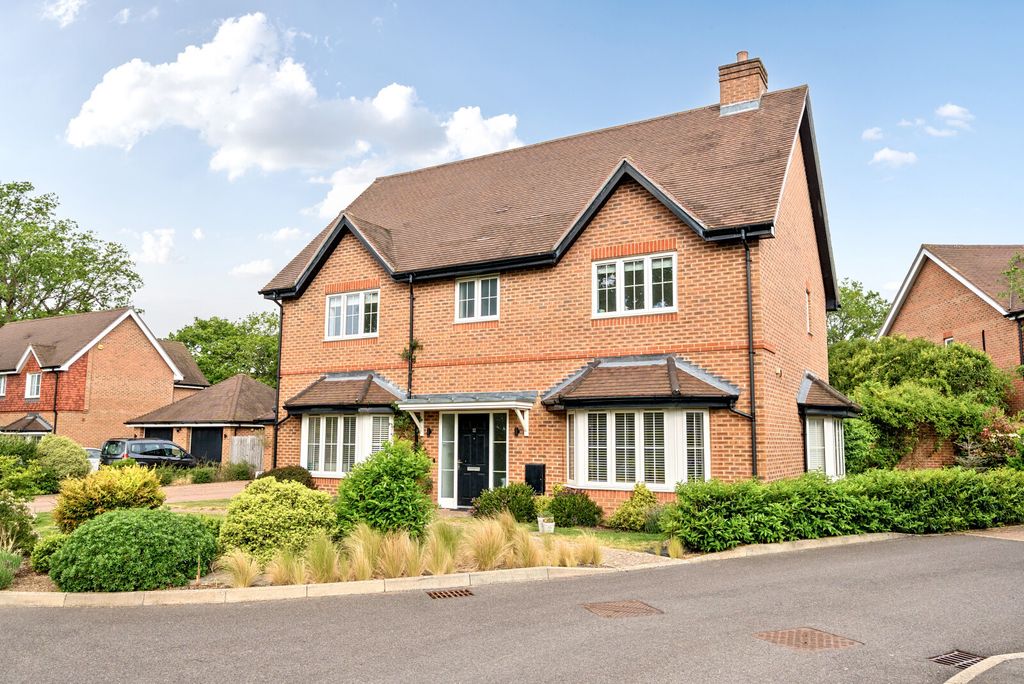 4 bed detached house for saleRusset Grove, Cranleigh GU6