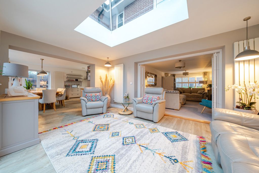 Additional image 10 of 4 bed detached house for saleLonghurst Avenue, Cranleigh GU6
