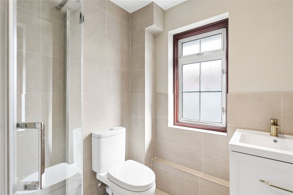 Additional image 9 of 3 bed flat for salePortsmouth Road, Cobham, Surrey KT11
