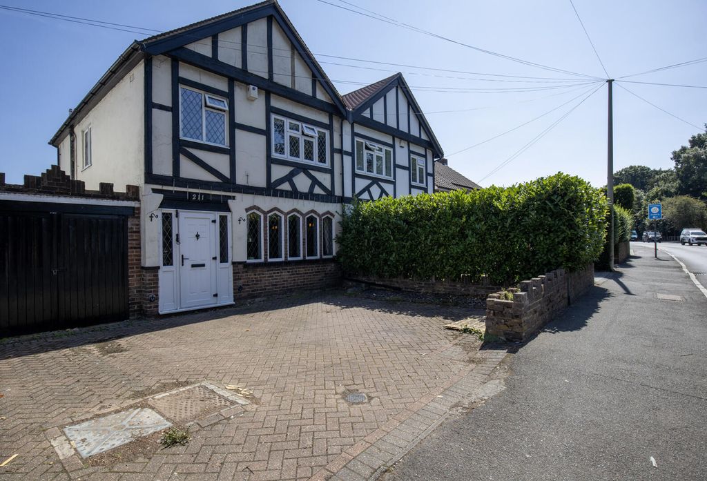 3 bed semi-detached house for saleCoulsdon Road, Coulsdon CR5