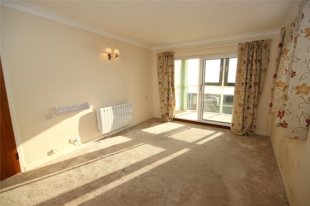 1 bed flat for saleHarbour Road, Seaton, Devon EX12 photo 5