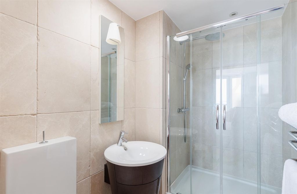 Additional image 9 of 2 bed flat for saleCowes, Isle Of Wight PO31