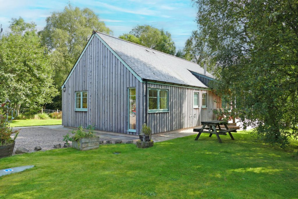 2 bed bungalow for saleSpinnyfield, Upper Inverroy, Roy Bridge PH31