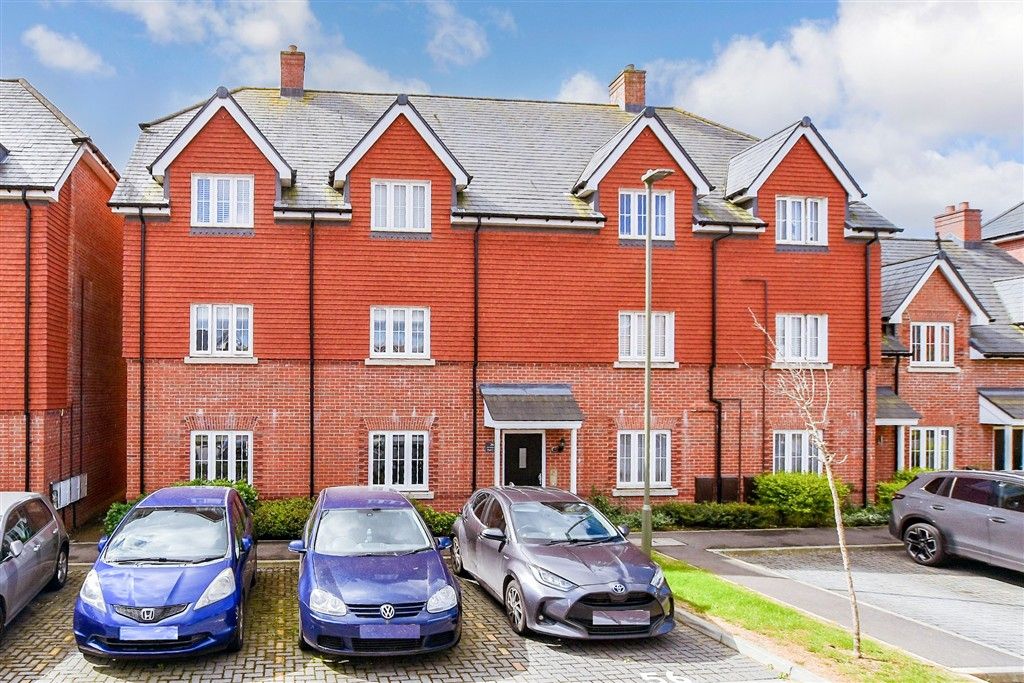 2 bed flat for saleNew Bridge Road, Cranleigh, Surrey GU6