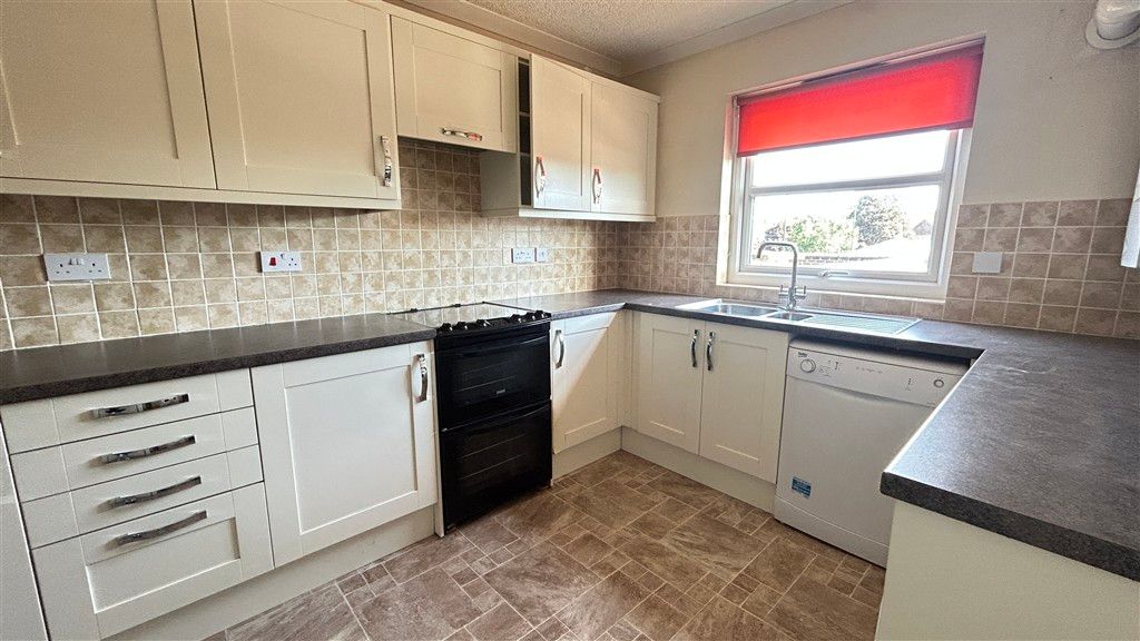 Additional image 4 of 3 bed maisonette for saleHigh Street, Cranleigh, Surrey GU6