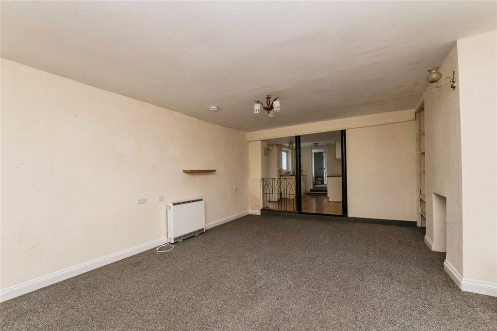 Additional image 8 of 5 bed flat for saleEast Street, Crediton, Devon EX17