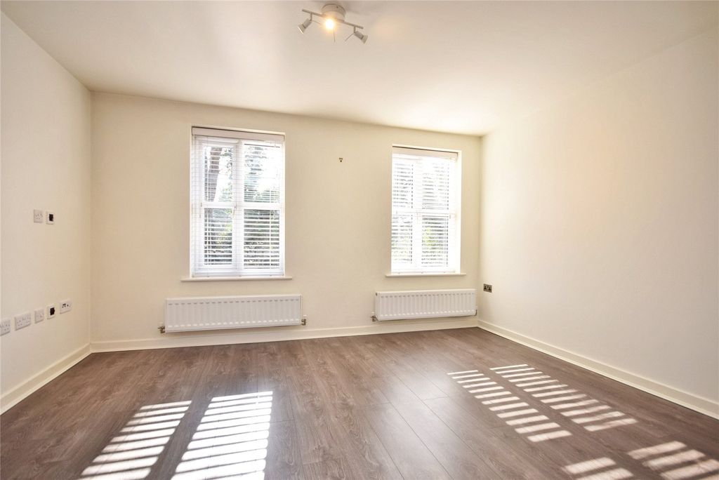 2 bed flat for saleEdward Drive, Clitheroe, Lancashire BB7 photo 5