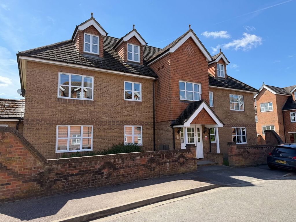2 bed flat for saleRiverview Gardens, Cobham KT11