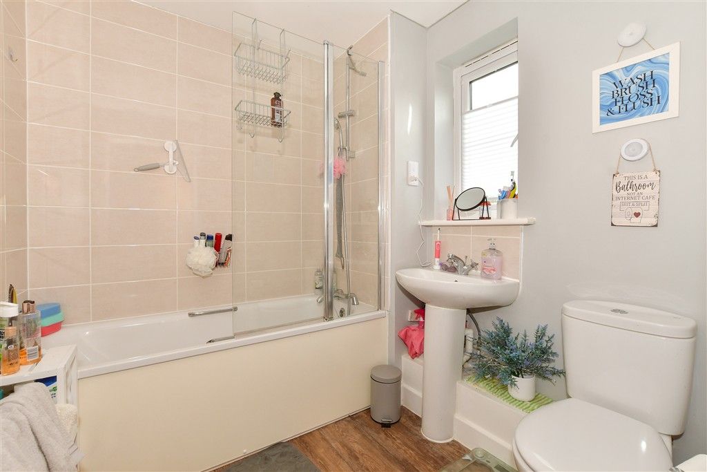 Additional image 6 of 2 bed flat for saleShetland Close, Cranleigh, Surrey GU6