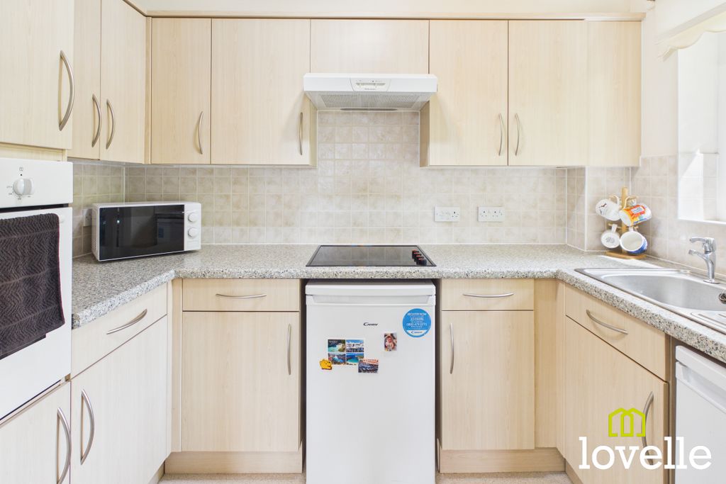 Additional image 10 of 2 bed flat for saleShardeloes Court Newgate Street, Cottingham HU16