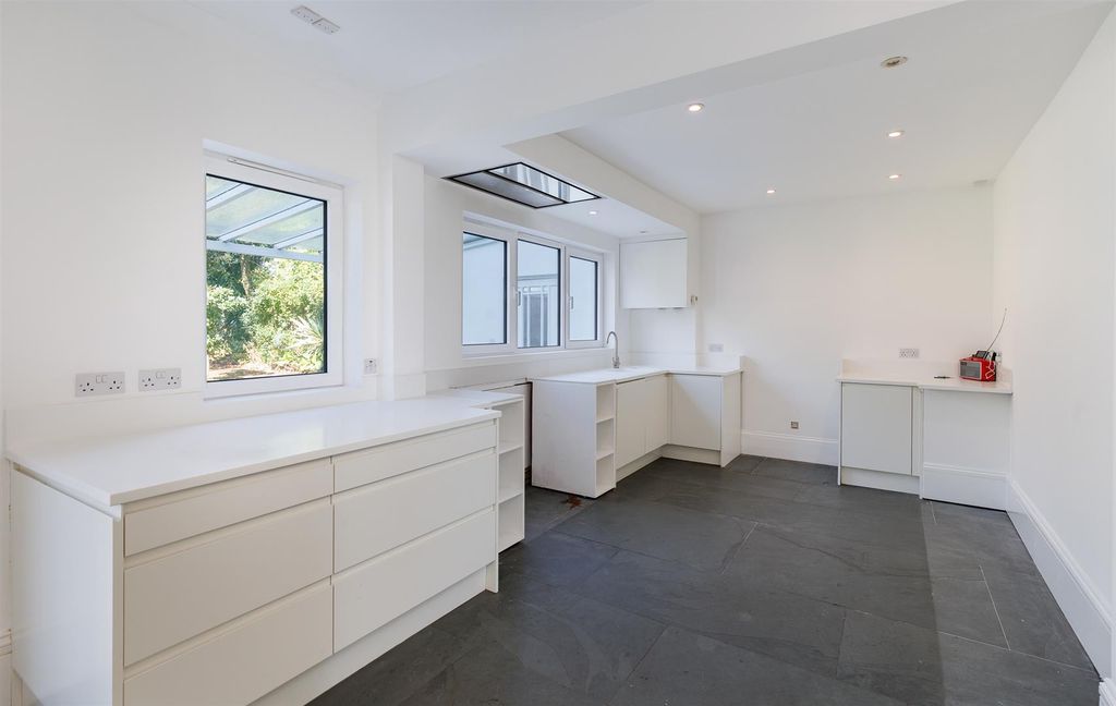 Additional image 16 of 5 bed detached house for saleCowes, Isle Of Wight PO31