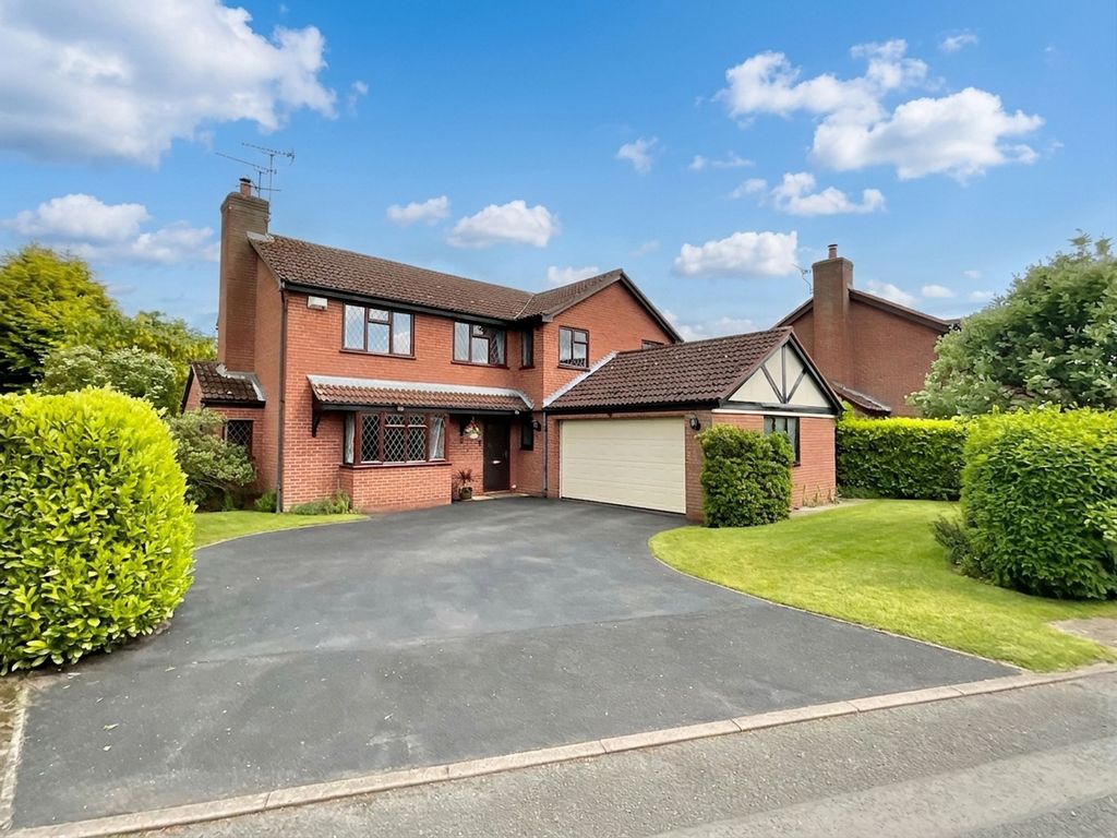 4 bed detached house for saleMeadow Close, Shavington CW2