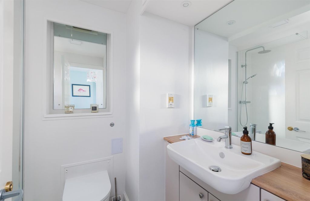 Additional image 14 of 3 bed flat for saleCowes, Isle Of Wight PO31