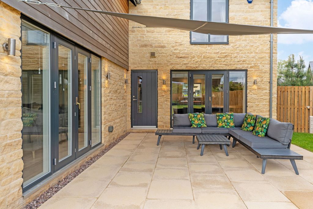 Additional image 28 of 4 bed detached house for saleLake Drive, Weldon, Corby, Northamptonshire NN17