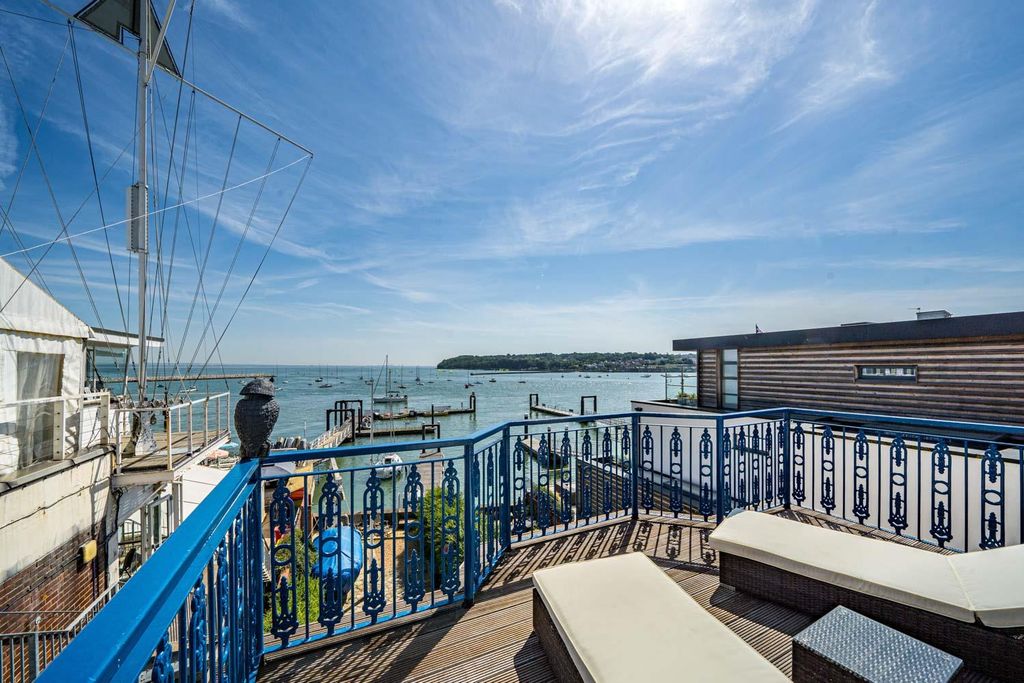 Additional image 17 of 4 bed town house for saleOld Town, Cowes, Isle Of Wight PO31