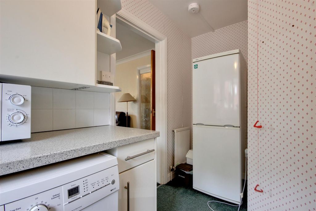 Additional image 6 of 2 bed flat for saleApplegarth Mews, Crescent Street, Cottingham HU16