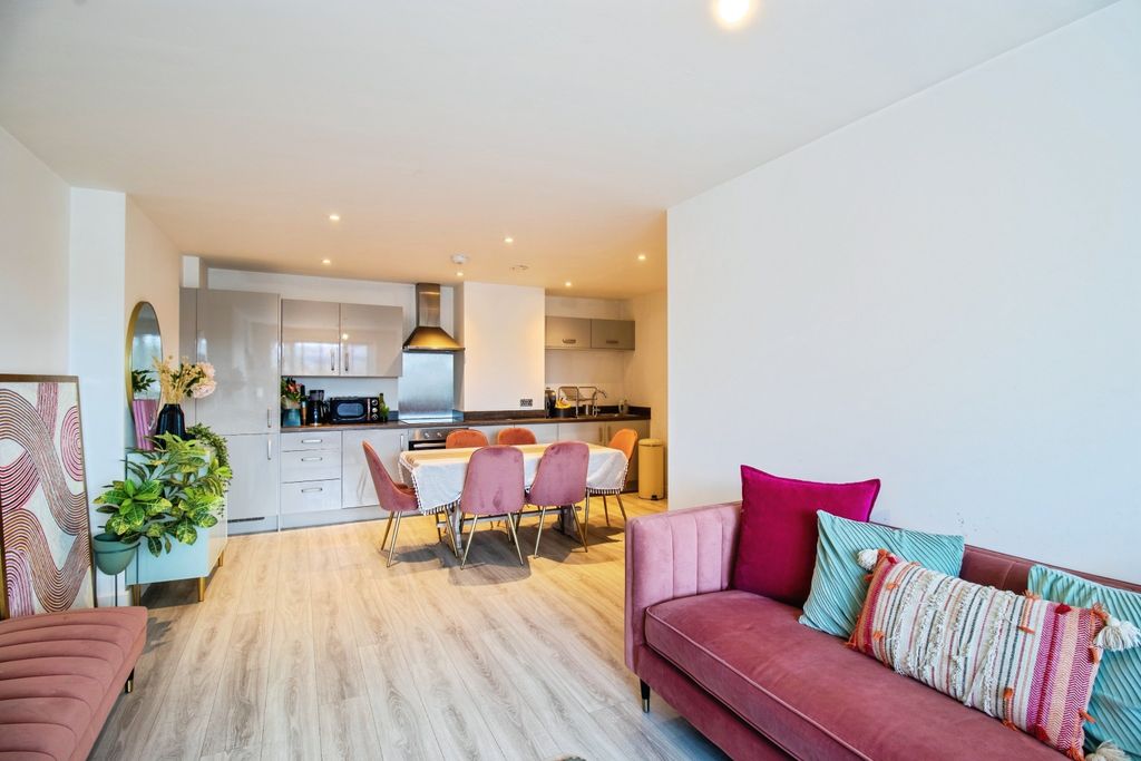 Additional image 3 of 2 bed flat for sale256 Foleshill Road, Coventry CV6