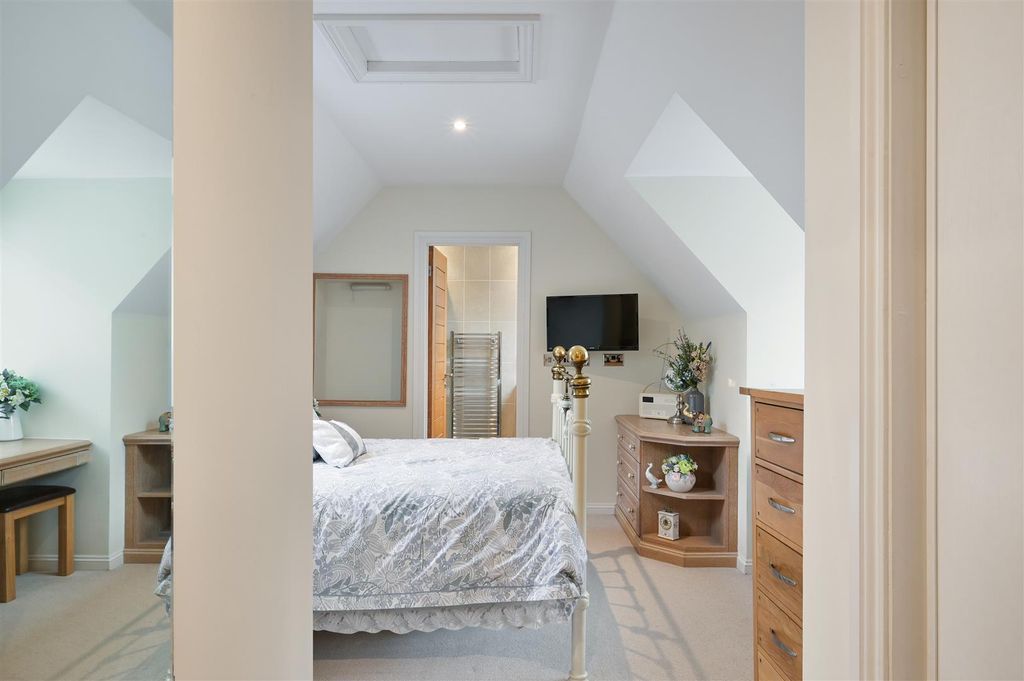 Additional image 26 of 4 bed detached house for saleWoodfield Hill, Chipstead CR5