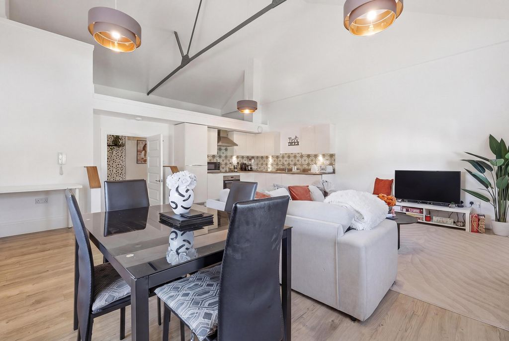 Additional image 3 of 2 bed flat for saleLondinium Road, Colchester CO2