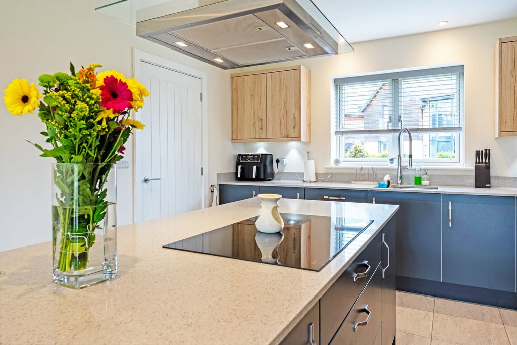 Additional image 10 of 4 bed detached house for saleLake Drive, Weldon, Corby, Northamptonshire NN17