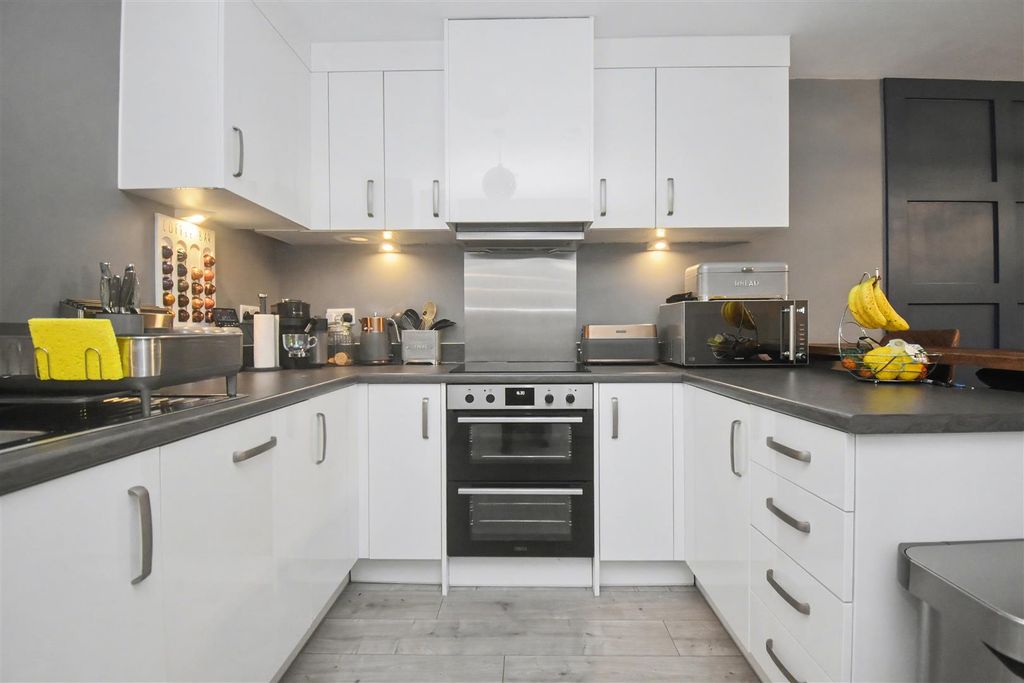 Additional image 2 of 2 bed flat for saleNn18, Bembridge House, Station Road, Corby NN17