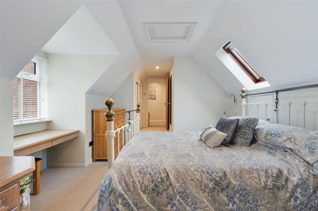 Additional image 25 of 4 bed detached house for saleWoodfield Hill, Chipstead CR5