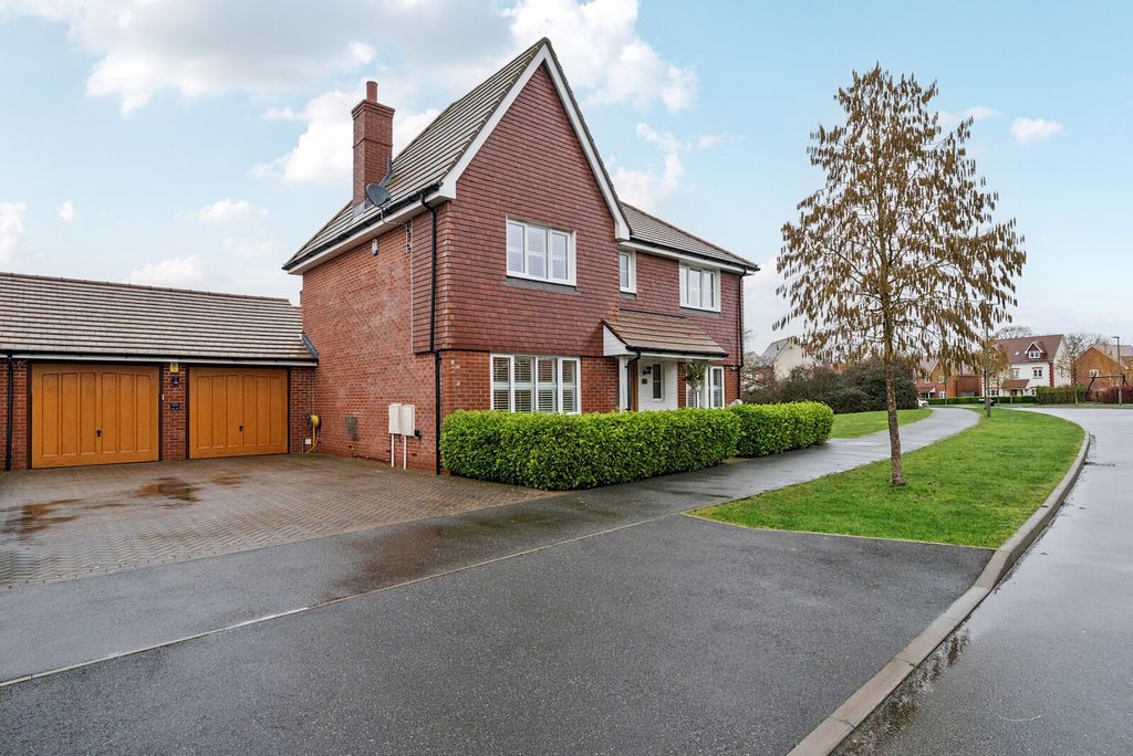 Additional image 20 of 4 bed detached house for saleLonghurst Avenue, Cranleigh GU6