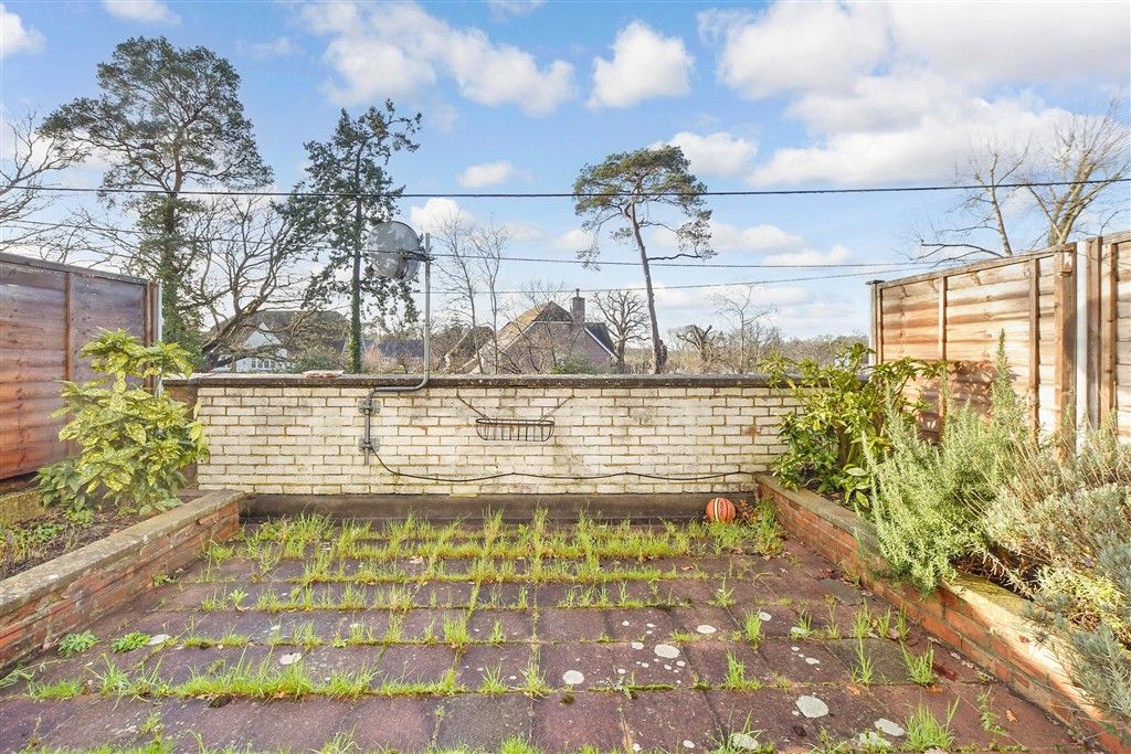 Additional image 2 of 3 bed maisonette for saleHigh Street, Cranleigh, Surrey GU6
