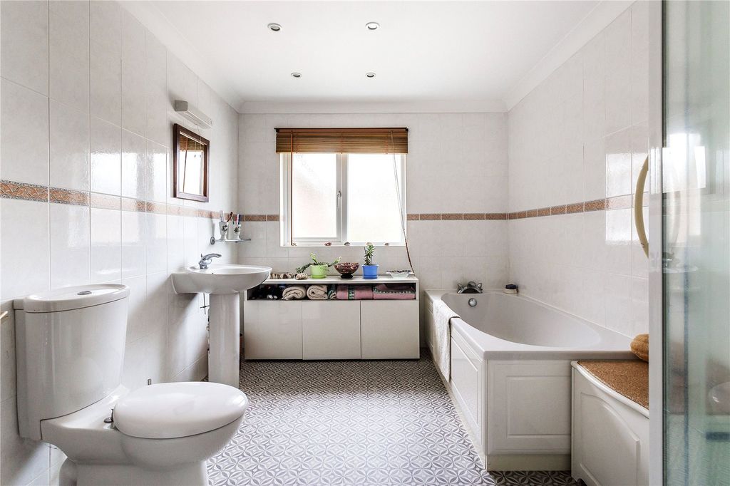 Additional image 25 of 4 bed detached house for saleWoodland Avenue, Cranleigh, Surrey GU6