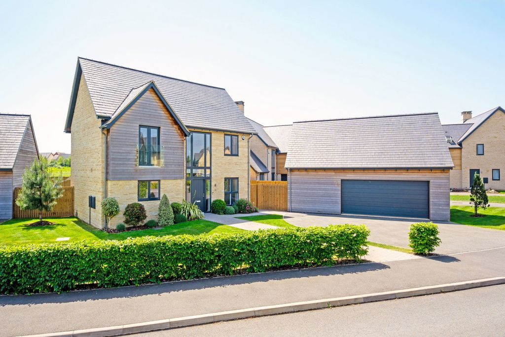 4 bed detached house for saleLake Drive, Weldon, Corby, Northamptonshire NN17