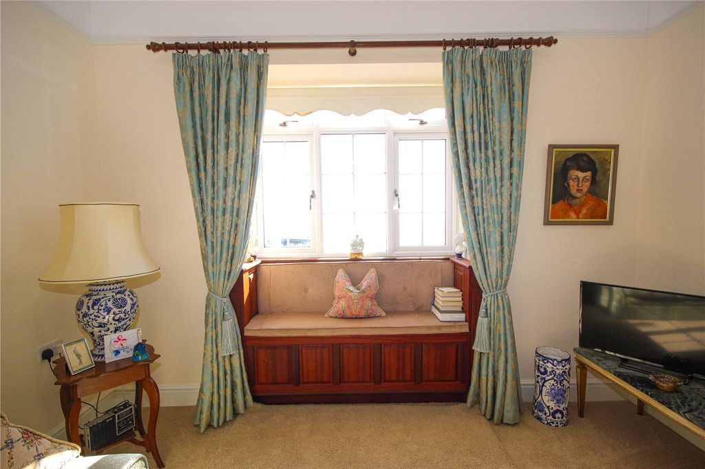 2 bed flat for saleWashington House, Castle Hill, Seaton, Devon EX12 photo 5