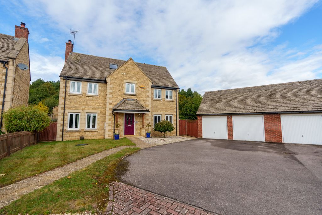 6 bed detached house for saleThe Paddocks, Stanion NN14