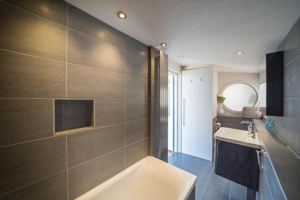 Additional image 12 of 4 bed town house for saleOld Town, Cowes, Isle Of Wight PO31